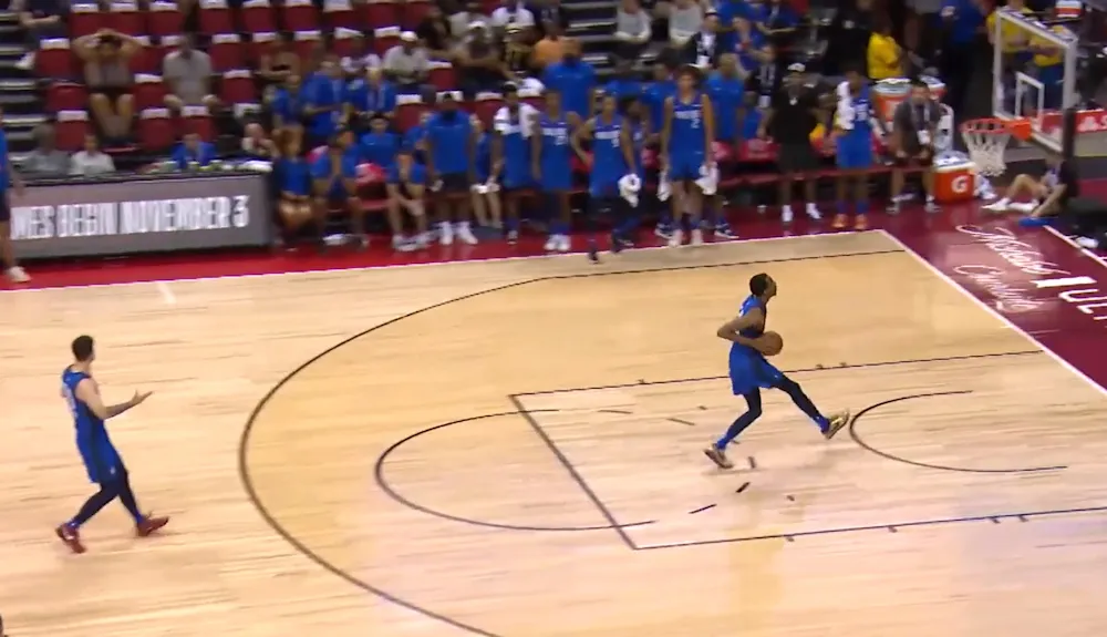 Dunk contre son camp