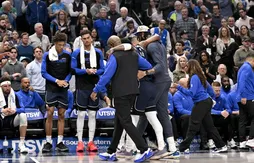 Les Mavericks perdent Kyrie Irving pour la saison !