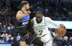 Encore frustré par l’arbitrage, Jaylen Brown se mord la langue…