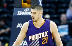 La NBA suspend Alex Len