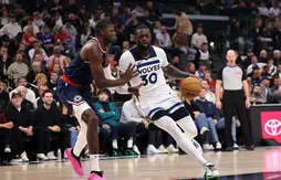 Les Wolves écrasent les Clippers !