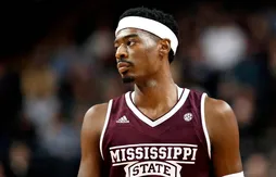 Les Mavericks mettent la main sur le pivot Aric Holman