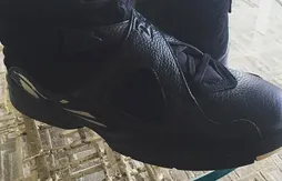 Drake présente deux Air Jordan 8 OVO