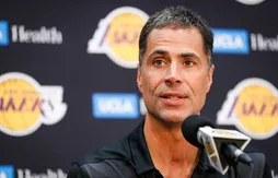 Les Lakers prolongent leur patron sportif, Rob Pelinka