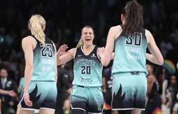 Sabrina Ionescu et Jonquel Jones renversent Phoenix