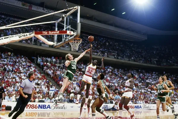 Le 8 juin 1986, Larry Bird atteint le sommet de sa carrière avec un troisième titre de champion NBA