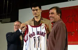 Le 26 juin 2002, les Rockets draftent Yao Ming en première position
