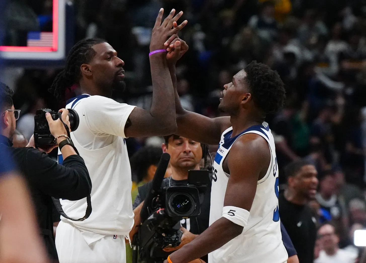 Anthony Edwards et les Wolves