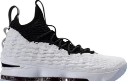 Nike : la LeBron 15 en noir et blanc
