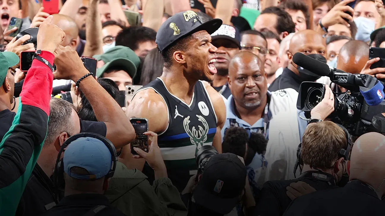 Le 20 juillet 2021, Giannis Antetokounmpo met les Suns et le monde à ses pieds