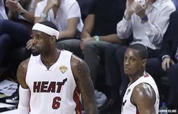 Mario Chalmers défend le coéquipier LeBron James