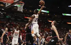 Les Suns gagnent enfin un match !