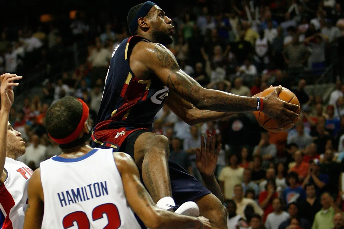 LeBron James face aux Pistons