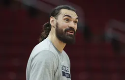 Les Grizzlies envoient Steven Adams aux Rockets