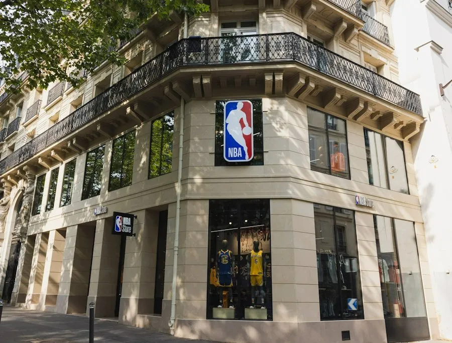 LA NBA ET FANATICS OUVRENT LE PREMIER NBA STORE À PARIS