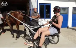 Très ému, Nikola Jokic reçoit son trophée de MVP… dans son écurie !