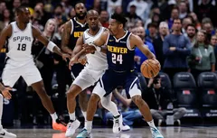 Un premier triple-double pour Jalen Pickett face à son mentor