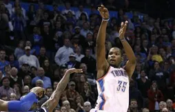 Kevin Durant foudroie les Mavs au buzzer !
