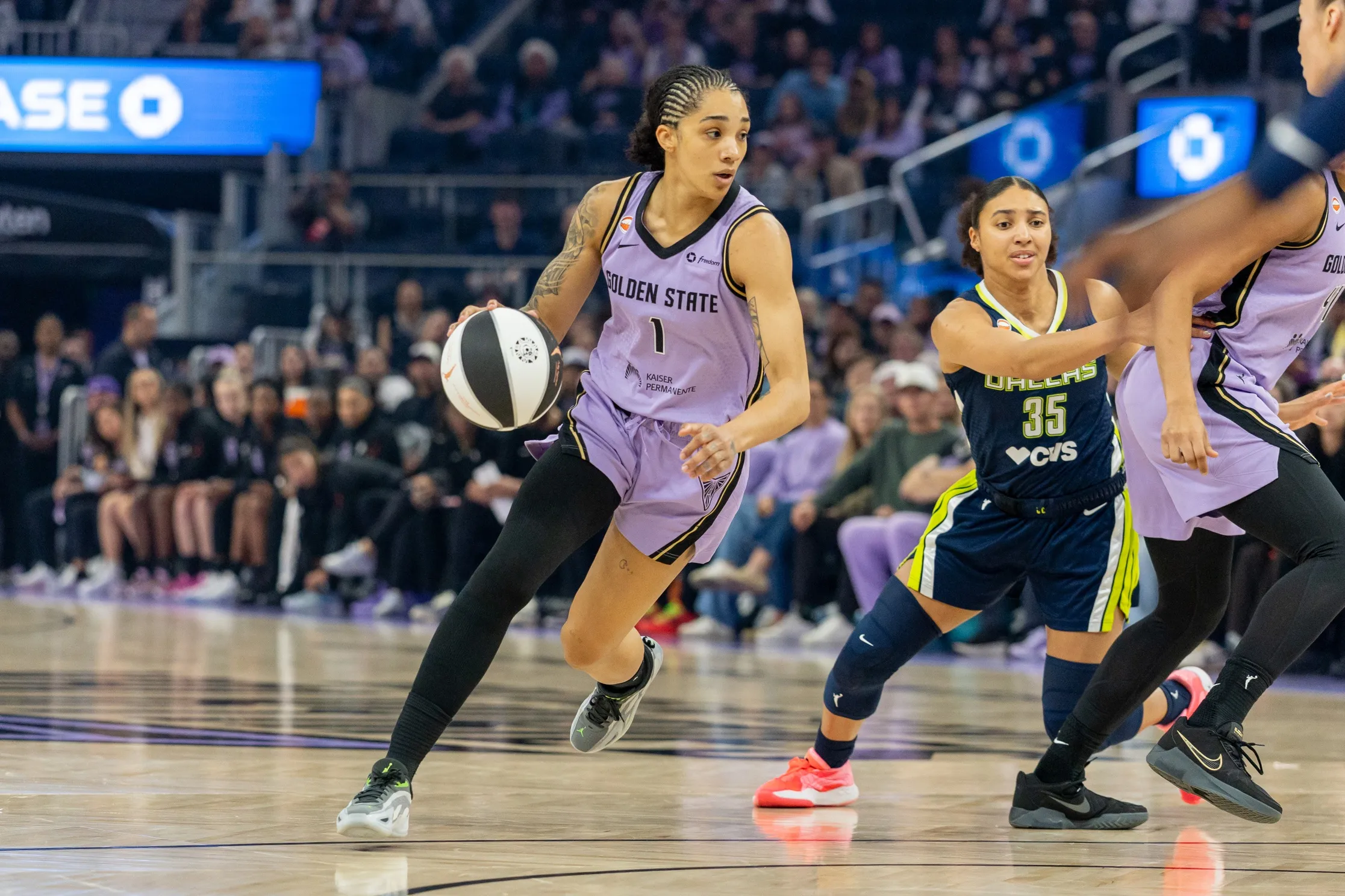 Gabby Williams frôle son record de points et les Valkyries dominent les Wings
