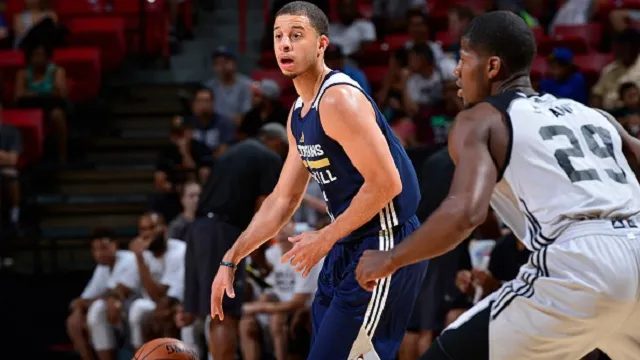 Seth Curry a refusé de rejouer avec son frère