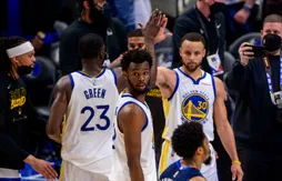 Stephen Curry et Andrew Wiggins enfoncent les Mavs !