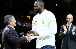 LeBron James récompensé pour la création de son école