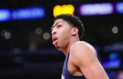 Anthony Davis se blesse en plongeant dans le public