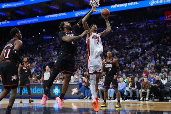 Le quatre à la suite pour le Heat à Philadelphie