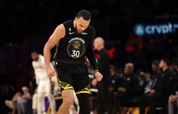 Stephen Curry remporte le J. Walter Kennedy Citizenship Award