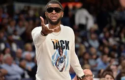 Comme son fils Ja sur le terrain, Tee Morant fait le show en tribunes