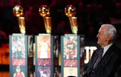 Pat Riley redistribue les revenus générés par son expression « three-peat »