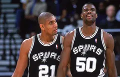 Le professeur David Robinson rend hommage à son élève Tim Duncan