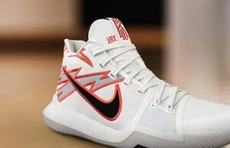 Nike : Kyrie Irving se prend pour John Travolta !