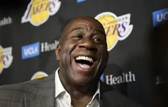 Les larmes aux yeux, Magic Johnson démissionne !