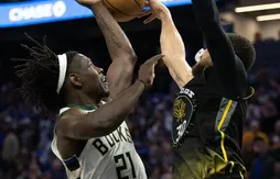 Dans le vestiaire, tous les Warriors ne parlaient que du contre de Stephen Curry sur Jrue Holiday