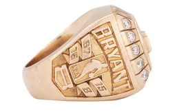Nouveau record : plus de 900 000 dollars pour une bague de champion NBA de Kobe Bryant