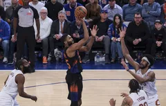 Mike Brown veut garder Mikal Bridges toujours au chaud