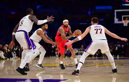 Les Lakers resserrent leur défense pour étouffer les Raptors