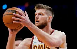 Dean Wade prolongé à Cleveland