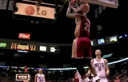 Top 10 de la nuit : encore un alley-oop renversé pour LeBron James