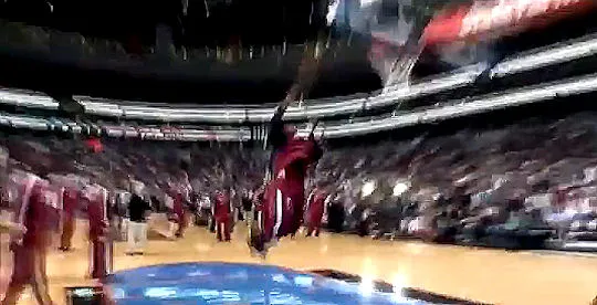 lbj-dunk-echauffement