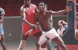 Quand le jeune Akeem Olajuwon s’entraînait avec Moses Malone