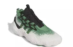 Une Trae 3 « Preloved Green » au pied du sapin