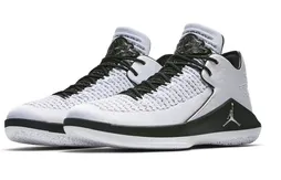 Du noir et blanc pour la Air Jordan 32 basse