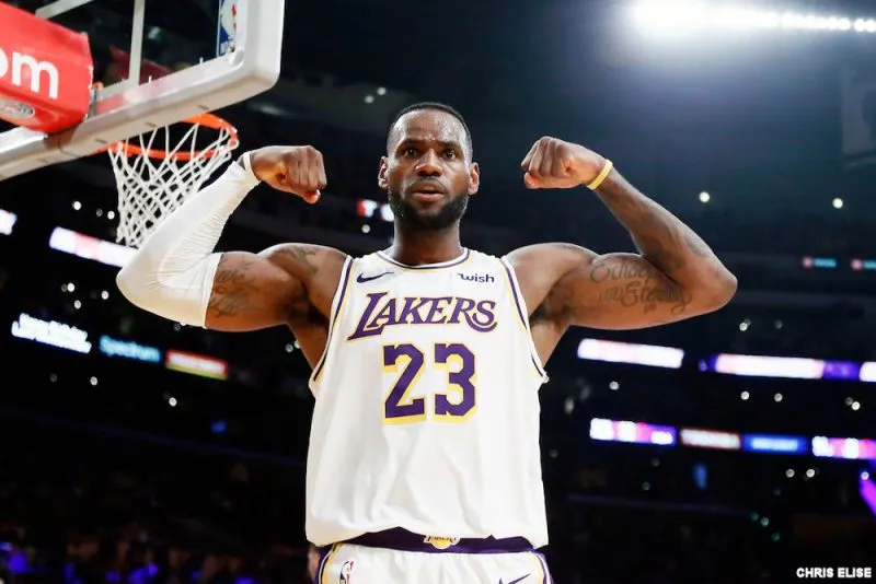 LeBron James en soutien de Caitlin Clark