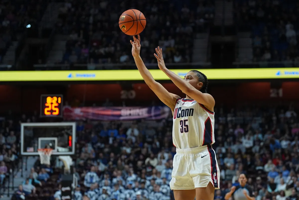 Azzi Fudd (UConn)