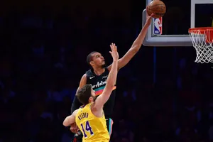 Avec un Wemby stratosphérique, les Spurs démolissent les Lakers