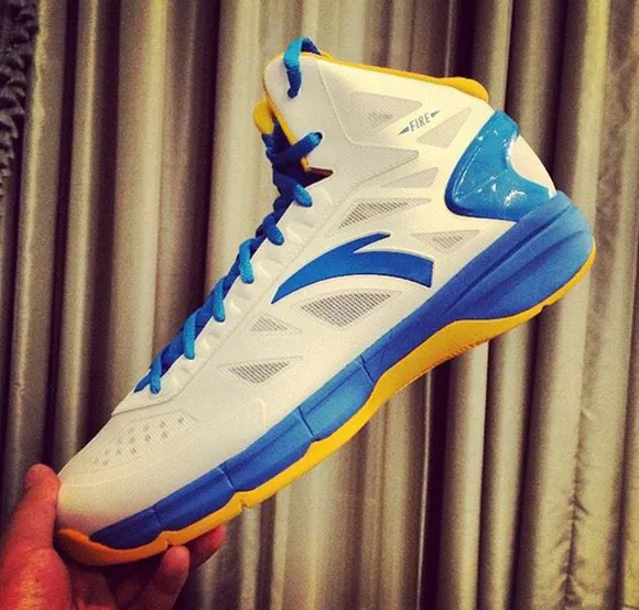 ANTA-Hooks-Up-Klay-Thompson-with-This-Unknown-Model