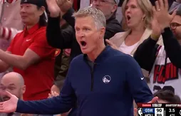 Steve Kerr sous le choc de la dernière faute sifflée aux Warriors