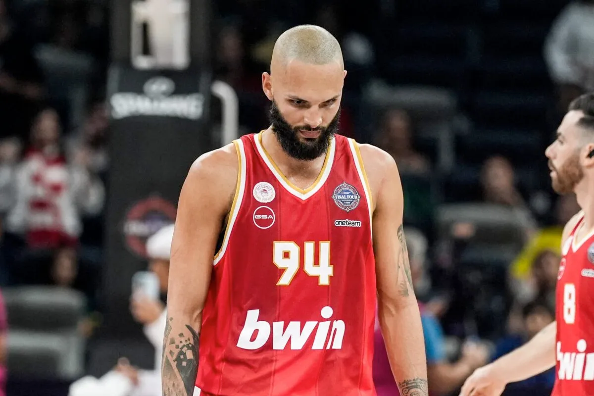 Evan Fournier avec l'Olympiakos